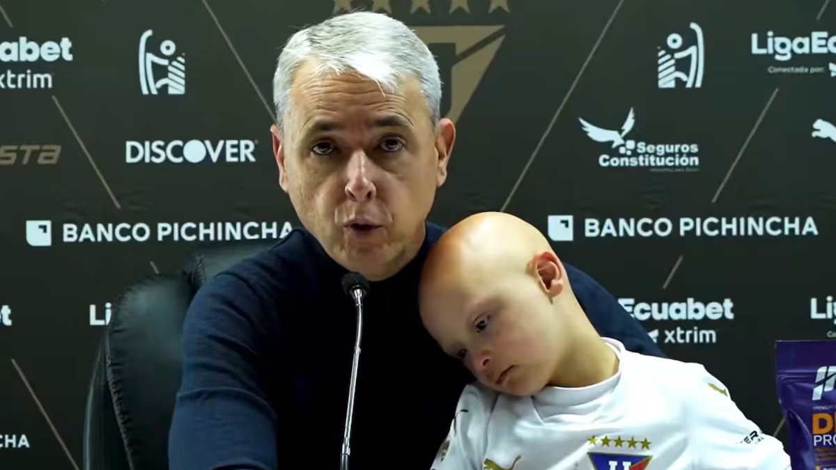 O técnico brasileiro apresentou o filho em entrevista coletiva e deu uma mensagem poderosa sobre a síndrome de Down