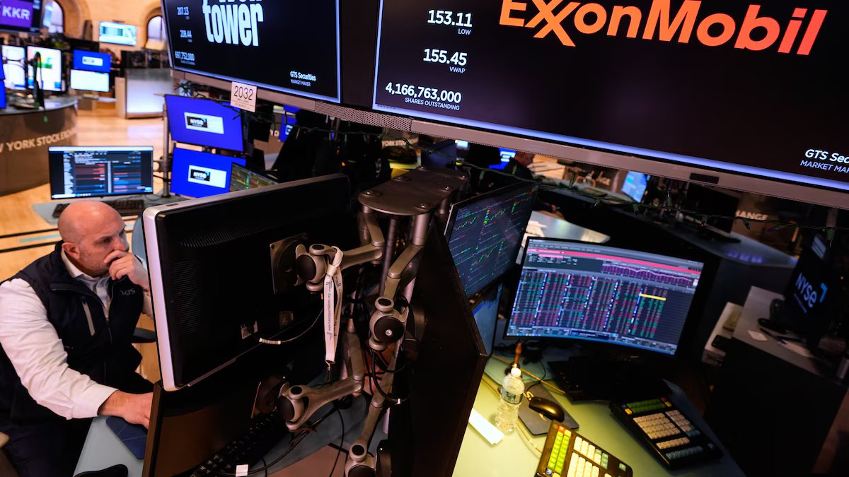 Os preços do petróleo voltam a subir, o risco do país ultrapassa os 600 pontos e a cotação do dólar volta a subir