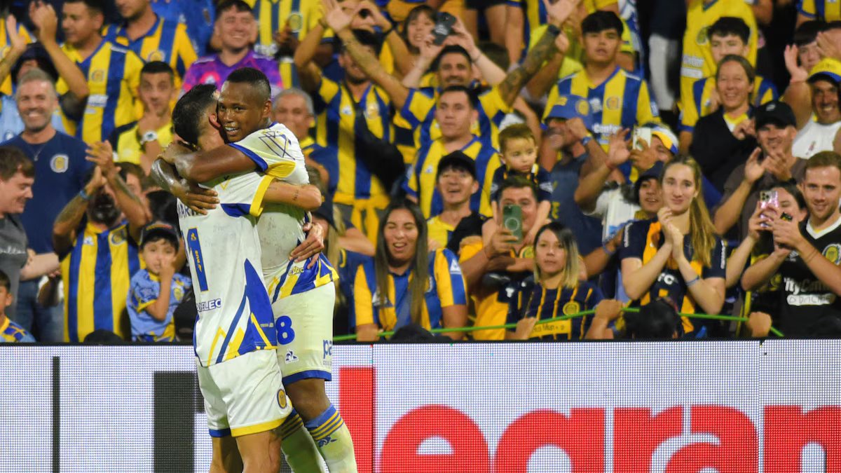 Outra função de Di Maria em Rosário Central. ele entrou e retribuiu o favor com duas assistências