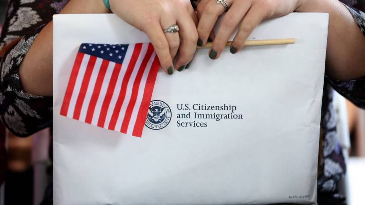 Partida forçada atrasada. Regra do USCIS relativa a migrantes que se estende até 2027