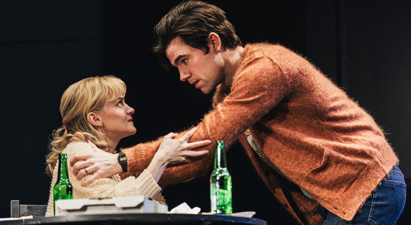 Patrick Ball do Pitt está fazendo sua estreia na Broadway ao lado de Madeline Brewer e Alden Ehrenreich – primeiras fotos reveladas! | Alden Ehrenreich, Lauren Patten, Linda Emond, Madeline Brewer, Patrick Ball | Notícias e fofocas sobre celebridades | Entretenimento, fotos e vídeos