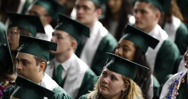 Pode-se confiar na Geração Z para segurar o microfone na formatura?