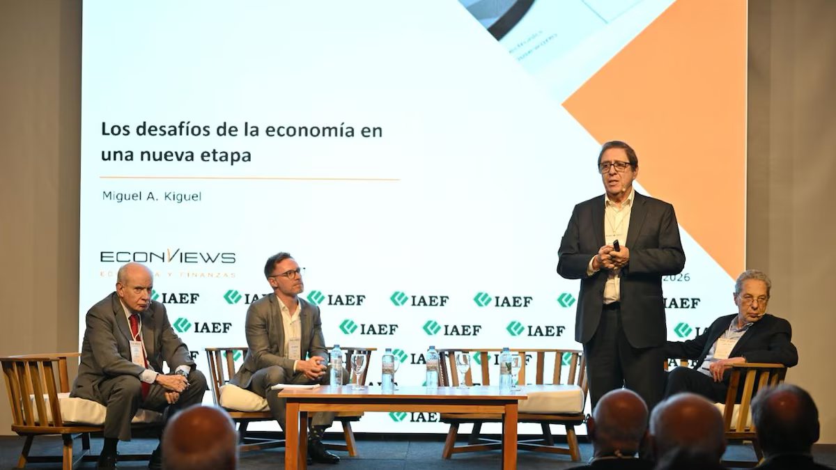 Por que o risco-país continua elevado, de acordo com três das vozes mais ouvidas do mercado