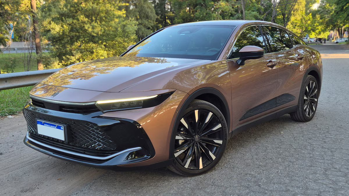 Qual é o carro cujo preço a Toyota reduziu em 12.500 USD?