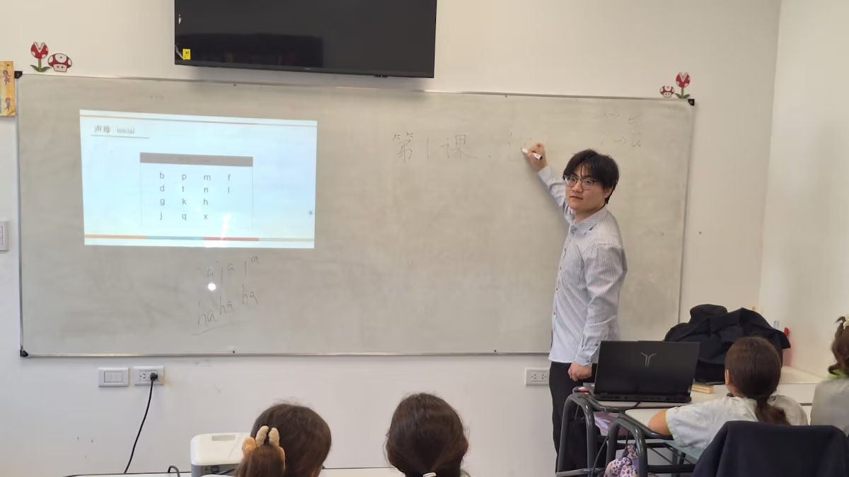 Quem é o “Axel” chinês ensinando sua língua aos estudantes argentinos?