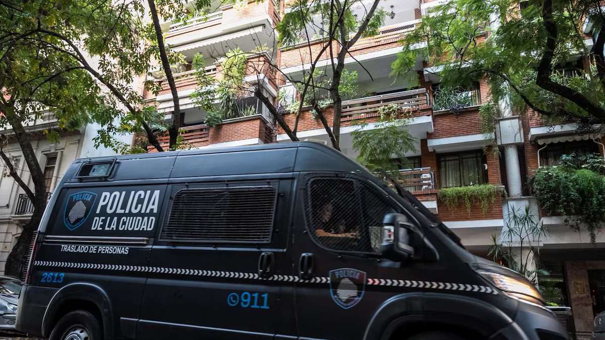 Quem são os dois credores do empréstimo com que Adorni comprou o seu apartamento em Caballito?