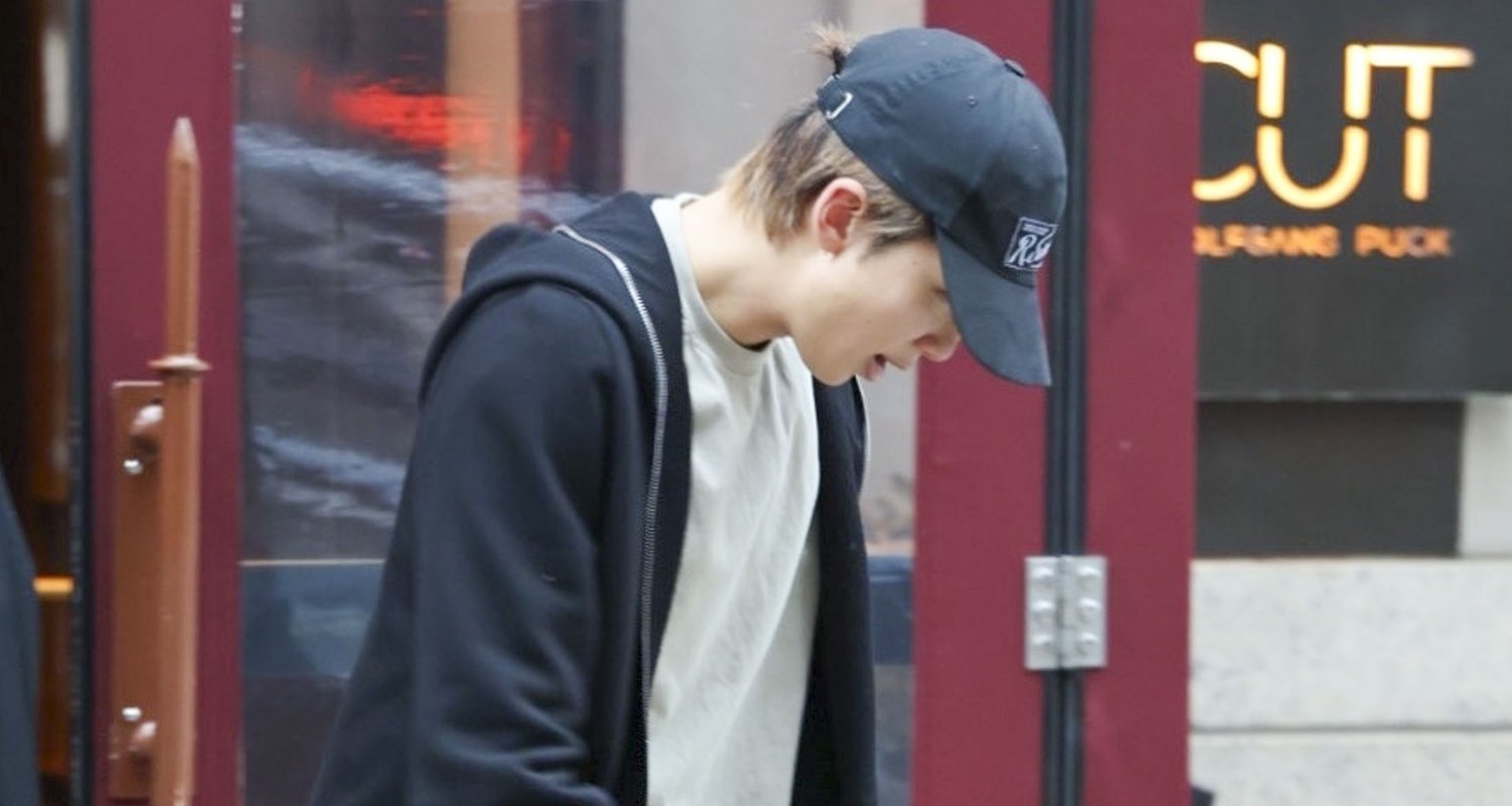 RM do BTS usa muletas enquanto está em Nova York com colegas de banda após lesão no tornozelo | BTS, J-Hope, Jimin, Jin, Jungkook, rm, Suga, v | Notícias e fofocas sobre celebridades | Entretenimento, fotos e vídeos