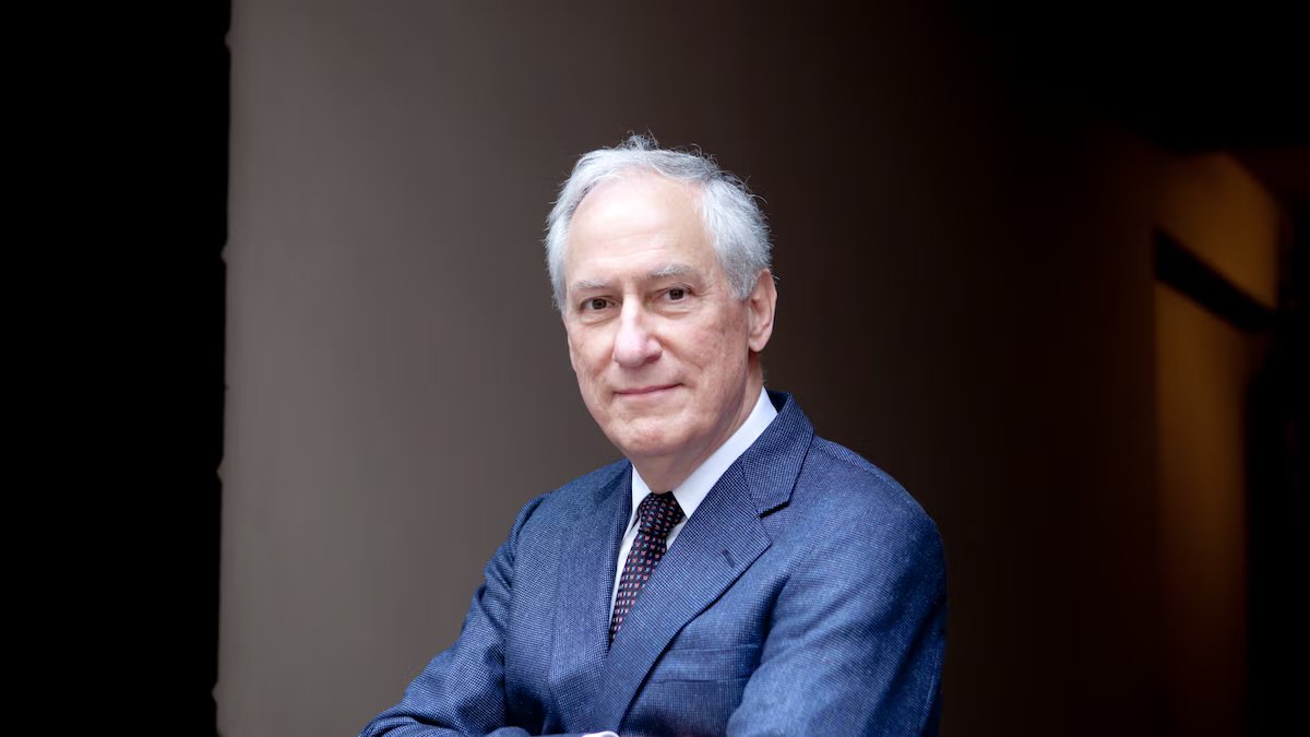 Roberto Darnton. “Temo que Trump declare uma emergência nacional para evitar as eleições de novembro.”