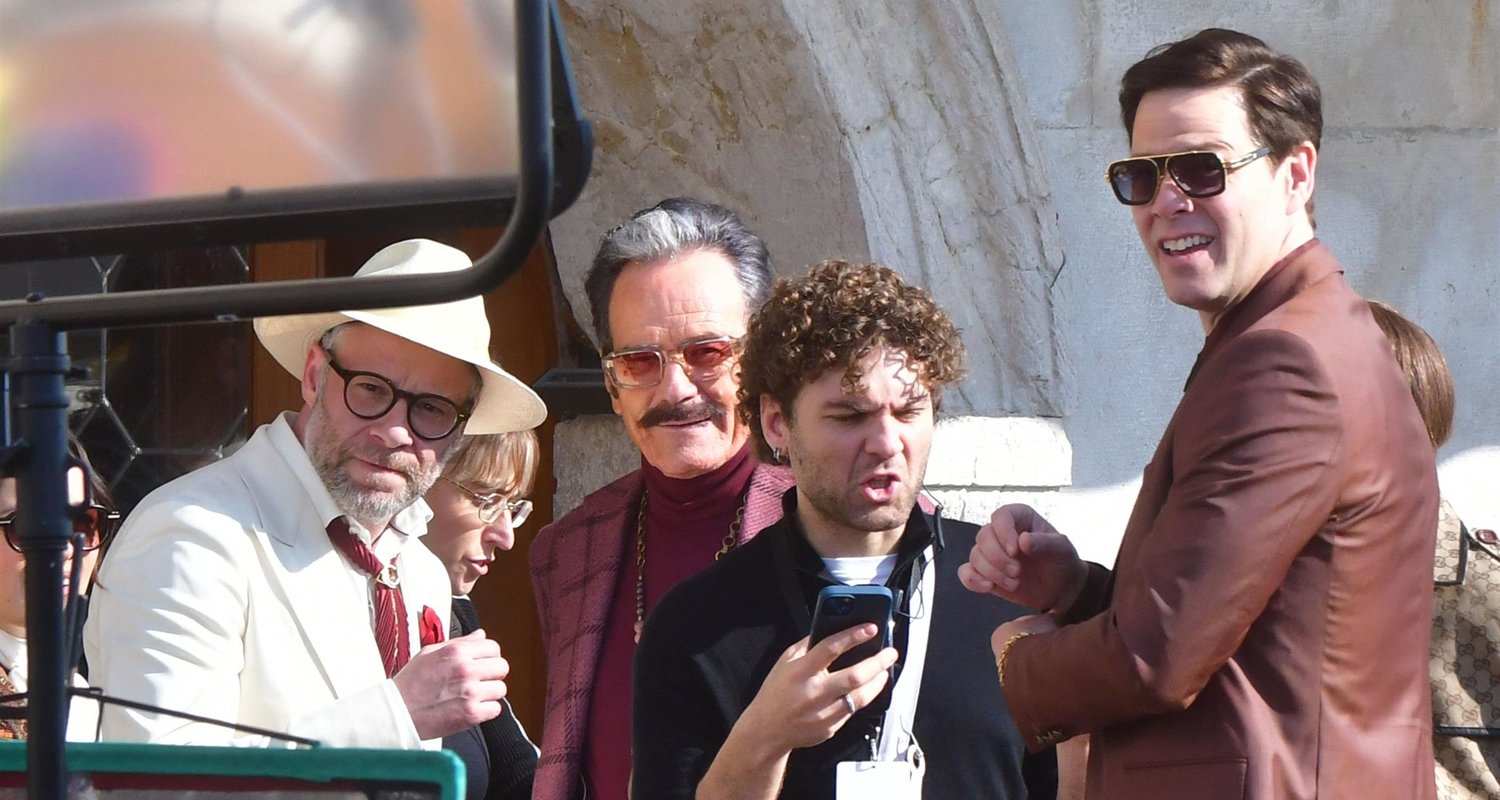 Seth Rogen, Bryan Cranston, Ike Barinholtz e outros voltam a trabalhar na 2ª temporada de ‘The Studio’ na Itália após a morte de Catherine O’Hara | Bryan Cranston, Chase Sui Wonders, Ike Barinholtz, Julia Garner, Kathryn Hahn, Michael Keaton, Seth Rogen, The Studio | Notícias e fofocas sobre celebridades | Entretenimento, fotos e vídeos