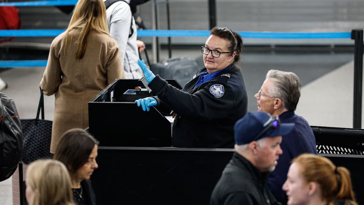 TSA. recomendação das autoridades aos passageiros nos aeroportos dos EUA;