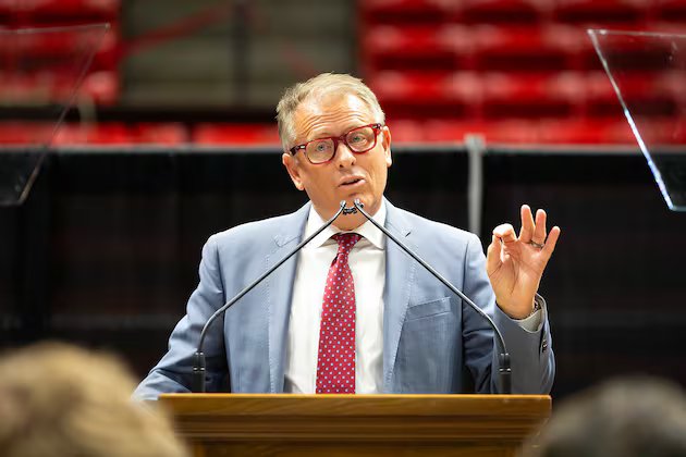 Taylor Randall junta-se à Mesa Redonda da Casa Branca sobre Atletismo Universitário. – Notícias Deseret