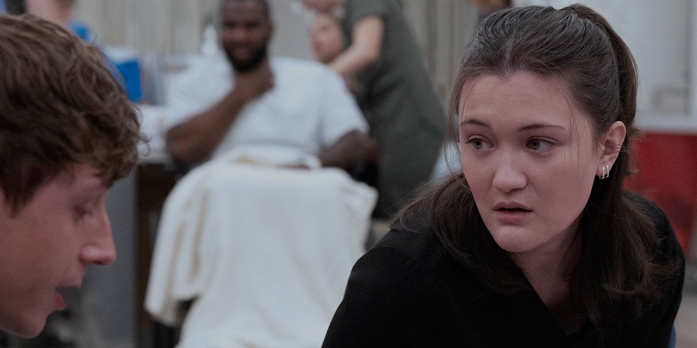 ‘The Pitt’, temporada 2, episódio 13, celebridade convidada, fotos e destaques iniciais | Geoffrey Owens, Luke Tennie, Mary McCormack, Meta Golding, Noah Wyle, Sara Wyle, Shawn Hatosy, Televisão, The Pitt | Notícias e fofocas sobre celebridades | Entretenimento, fotos e vídeos