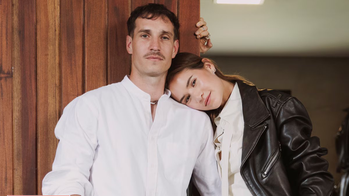 Top model e jogadora de polo. Ele caminhou pela Gucci, jogou três vezes na Tríplice Coroa e eles estão juntos há dois anos.