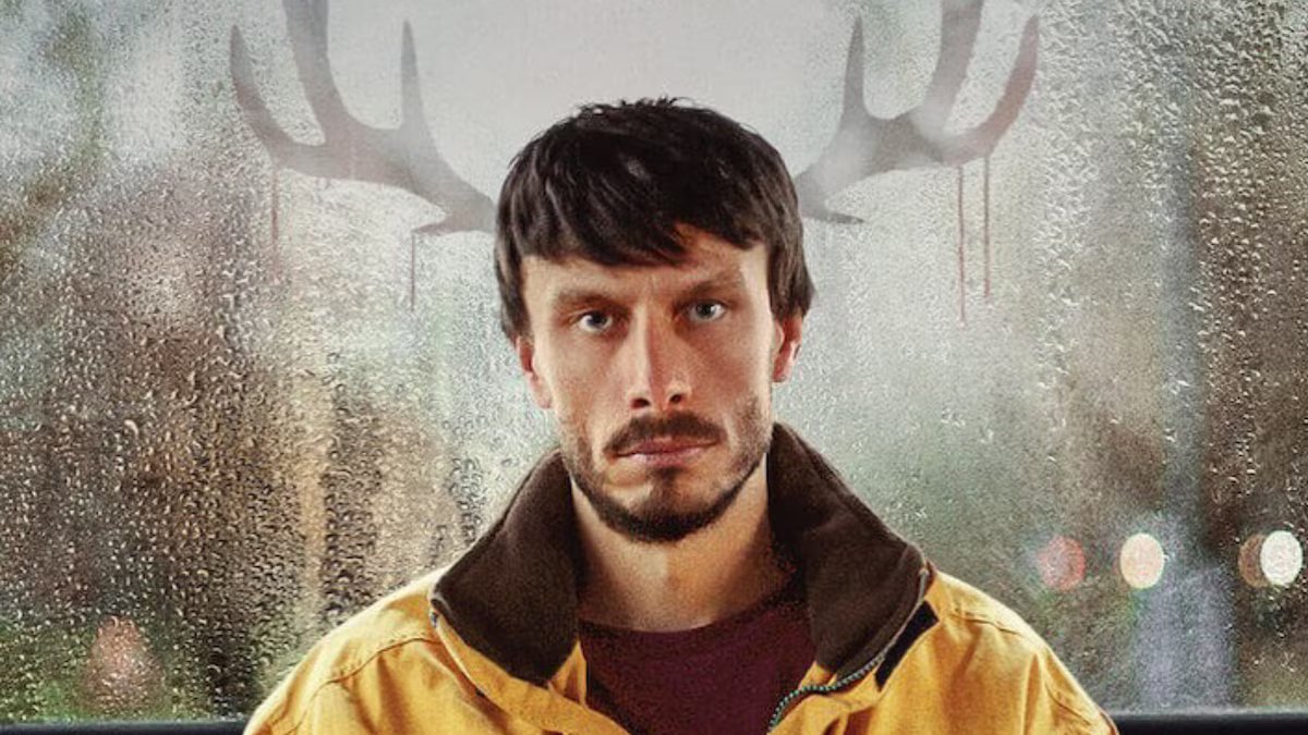 Um cervo chega ao teatro, que se colocará no lugar do personagem principal