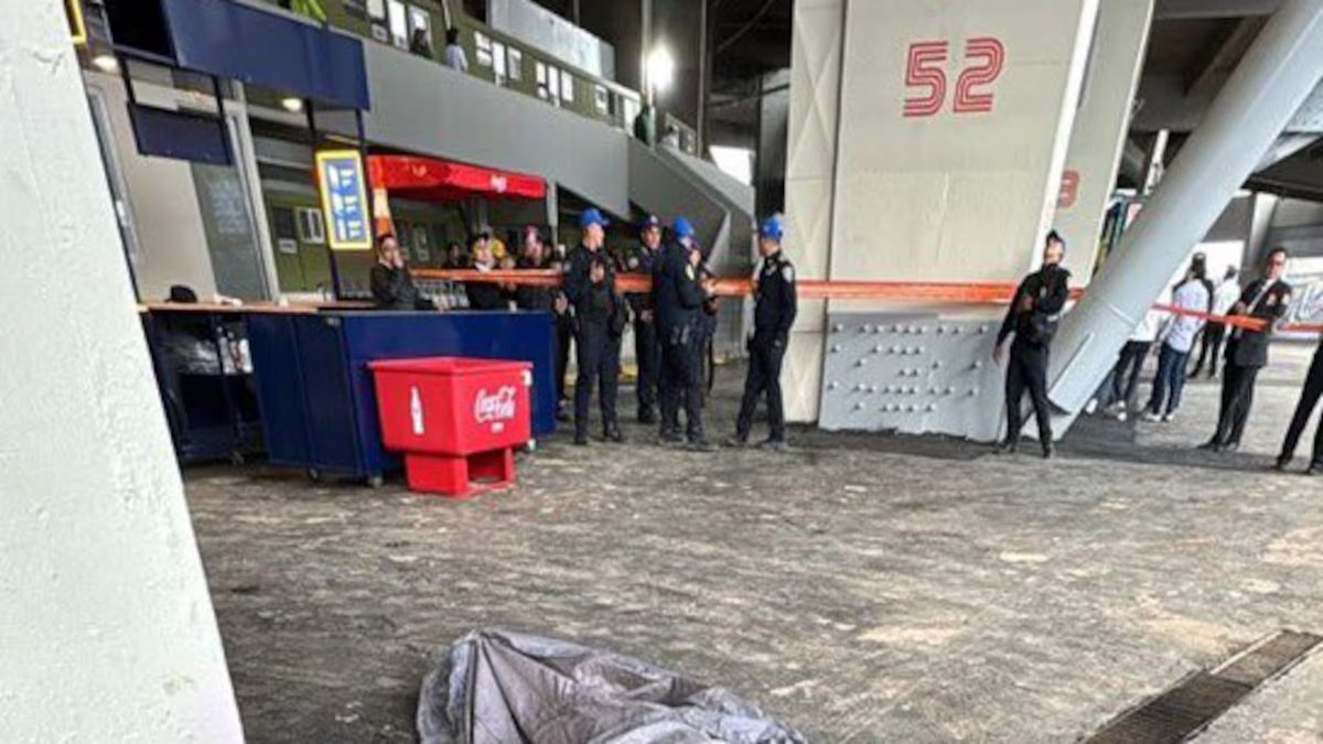 Um homem morreu após cair da área antes do jogo México-Portugal