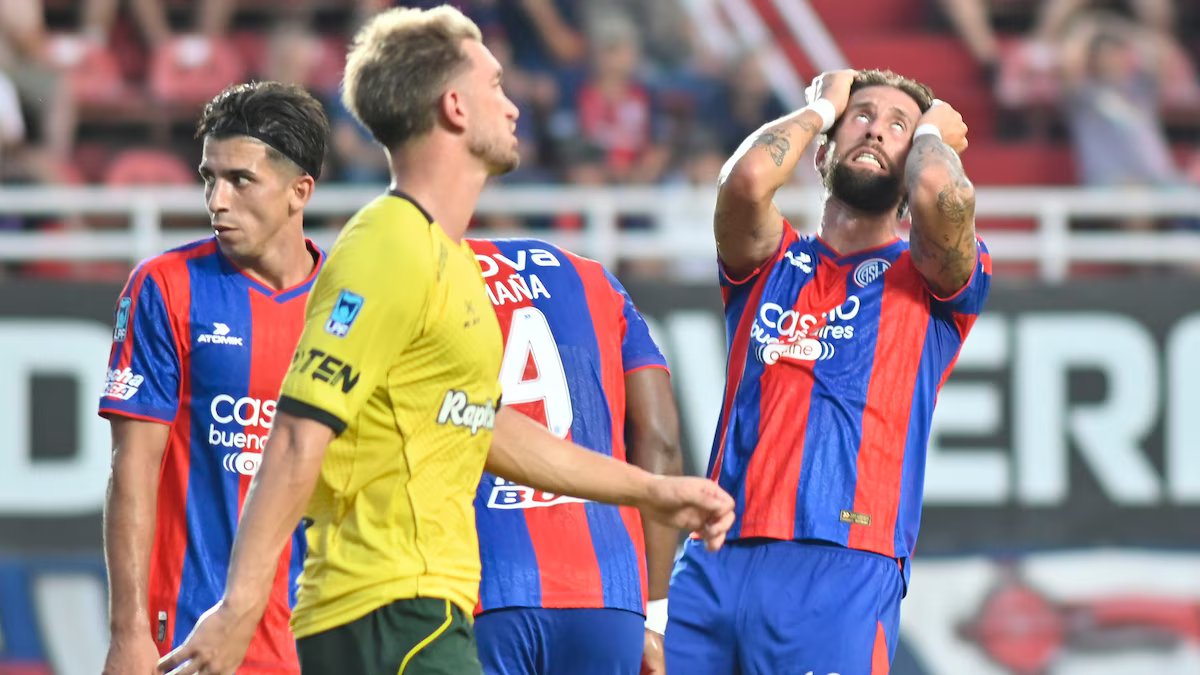 Um minuto, um gol, outro gol após 18 passes e diversas polêmicas. DT Ayude enfraqueceu.