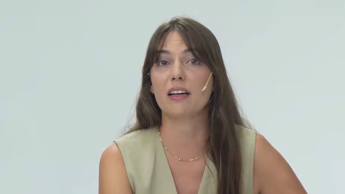 Uma cidade praiana e carnavalesca que sofre uma epidemia de suicídio. o que está por trás disso?