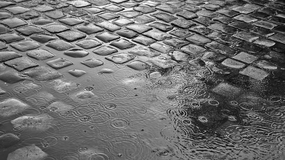 Uma poça em um canto