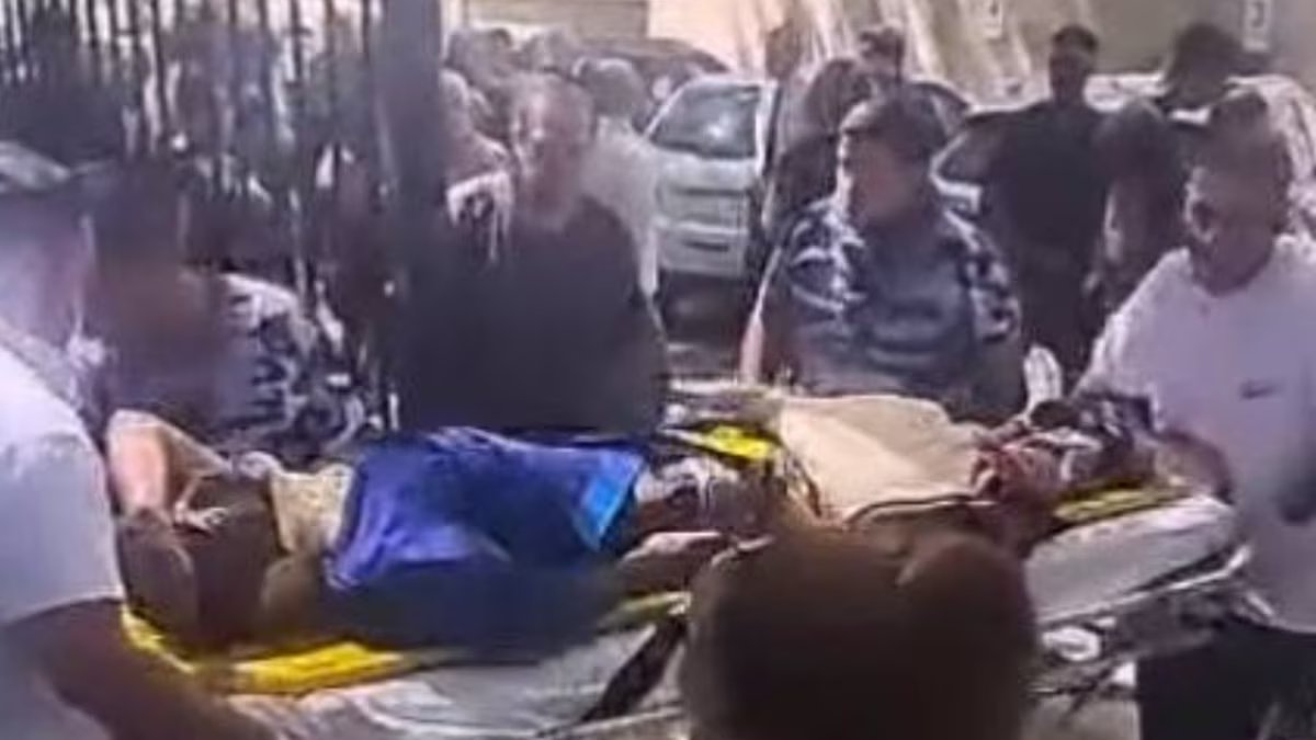 Vídeo: detento acusado de estupro pulou do quarto andar do tribunal, caiu sobre o carro do juiz e morreu.