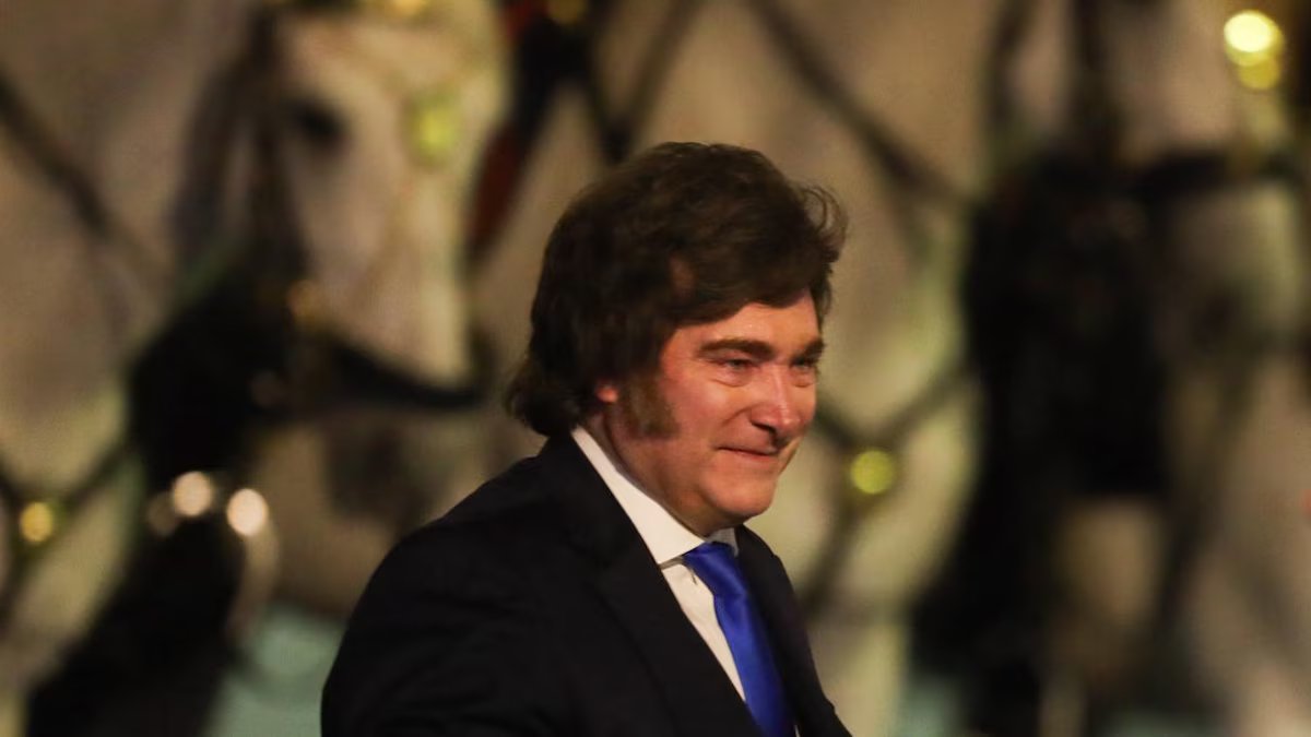 Xavier Miley. “Eles não vão me vestir como Mauricio Macri”