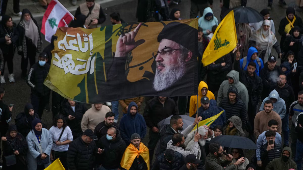 A guerra entre os EUA e Israel contra o Irã, ao vivo. Trump garante que fechará o Estreito de Ormuz