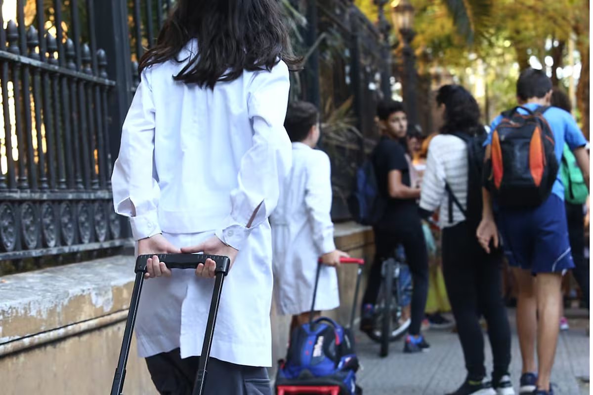 Quando posso coletar AUH em abril de 2026 se meu documento de identificação terminar em 9?