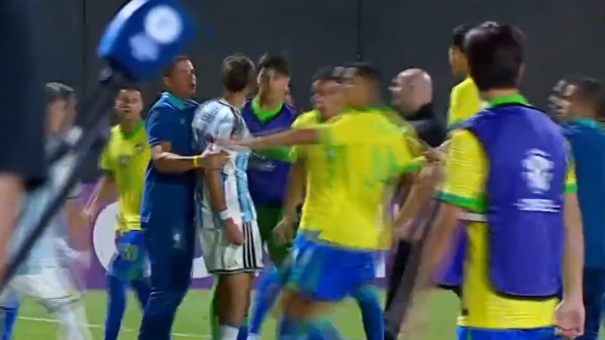 A Argentina Sub-17 reservou a escalação titular, venceu o Brasil e terminou constrangida.