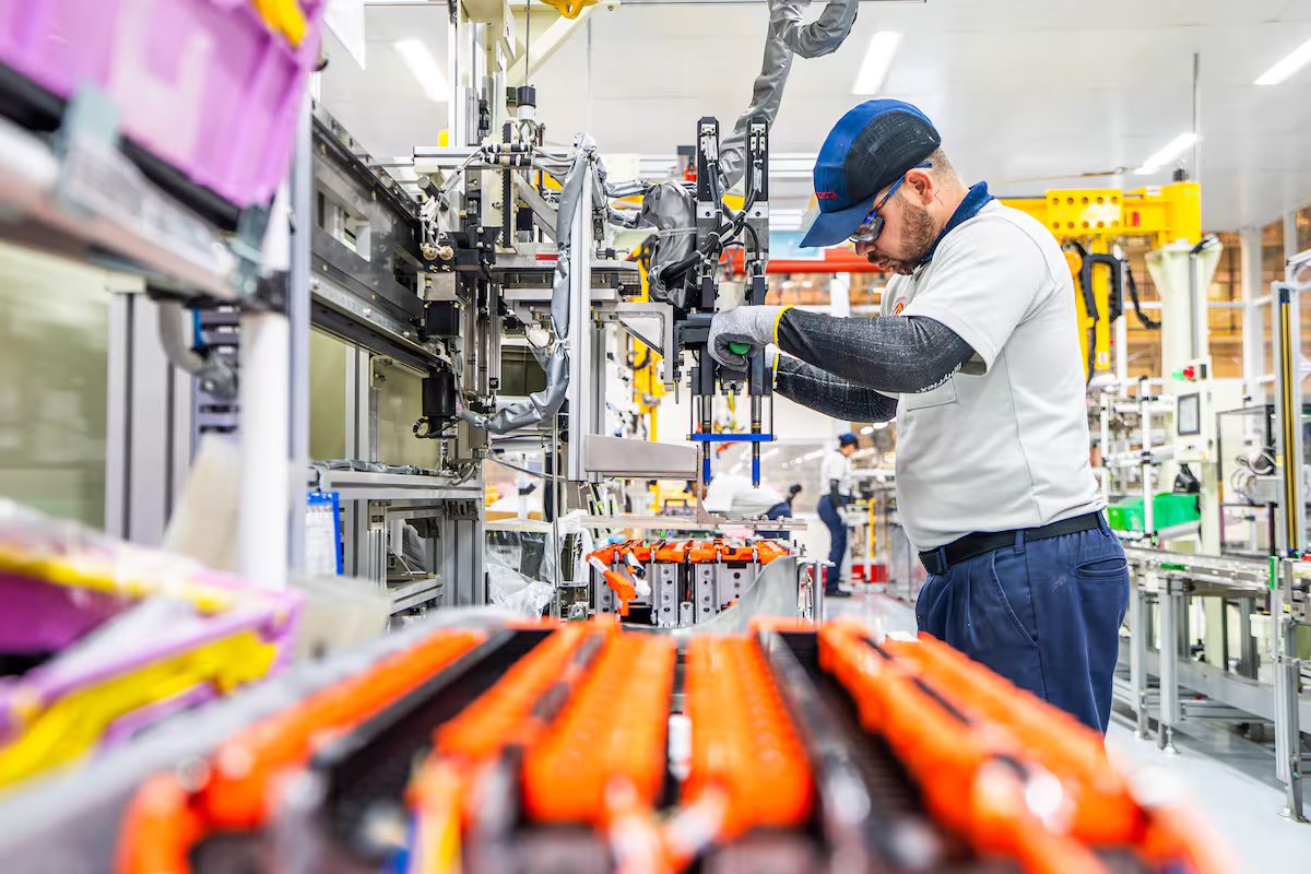 A Toyota está abrindo um centro que produz uma peça fundamental de seu modelo principal, o Yaris Cross Hybrid