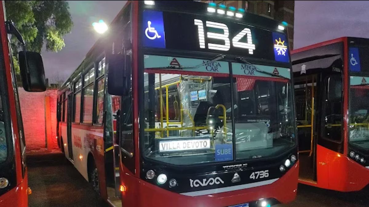 A identidade da jovem que foi atropelada pelo ônibus em Devoto na sexta-feira ainda não foi divulgada