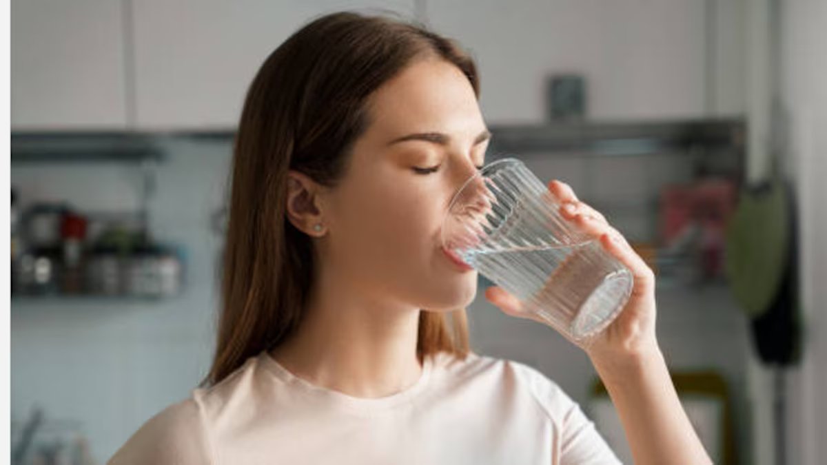 A nutricionista garantiu que não é recomendado beber um copo de água antes de dormir