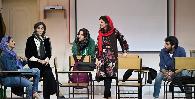 A peça ‘English’, ganhadora do Prêmio Pulitzer, chega a Los Angeles com quase todo o elenco original da Broadway retornando | Ava Lalezarzadeh, Babak Tafti, Broadway, Marjan Neshat, Pooya Mohseni, tala ashe | Notícias e fofocas sobre celebridades | Entretenimento, fotos e vídeos