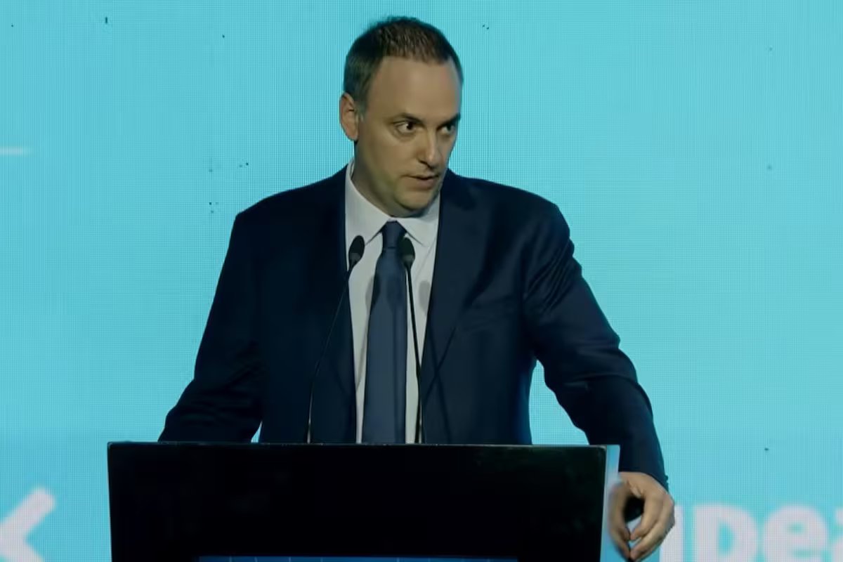 A que horas Manuel Adorni fala no Congresso?