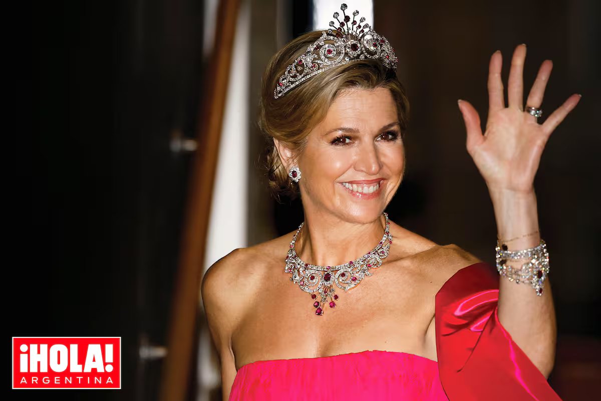 A rainha do guarda-roupa circular. Máxima deslumbrou com o vestido espetacular, que usou pela primeira vez há quase 20 anos