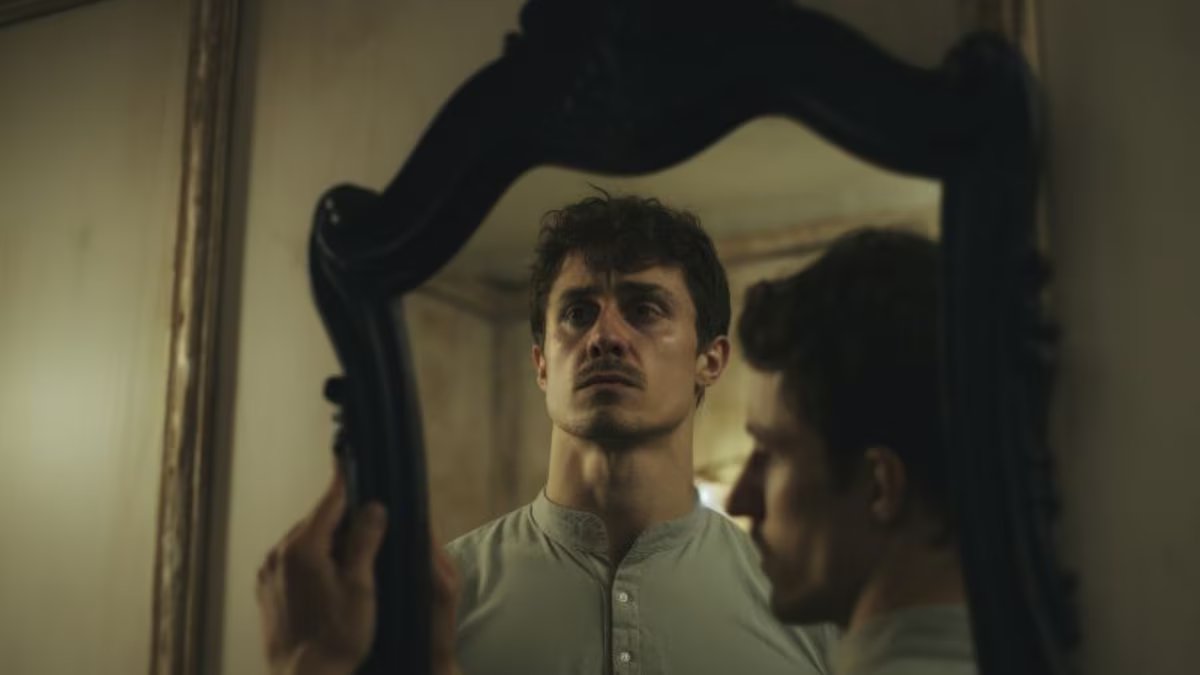 A razão assustadora pela qual você não deve colocar espelhos na frente da cama