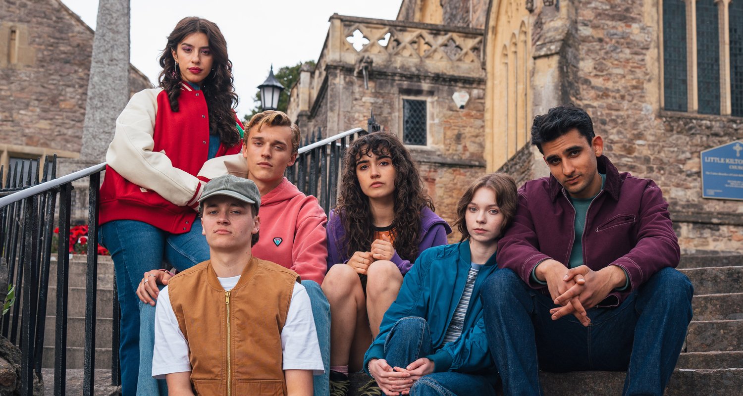 A segunda temporada de ‘A Good Girl’s Guide to Murder’ estreia na Netflix! | Um guia para assassinato de boas meninas, Asha Banks, Eden H Davies, Emma Myers, Freddie England, Henry Ashton, Jude Morgan-Collie, Yali Topol Margalith, Zain Iqbal | Notícias e fofocas sobre celebridades | Entretenimento, fotos e vídeos