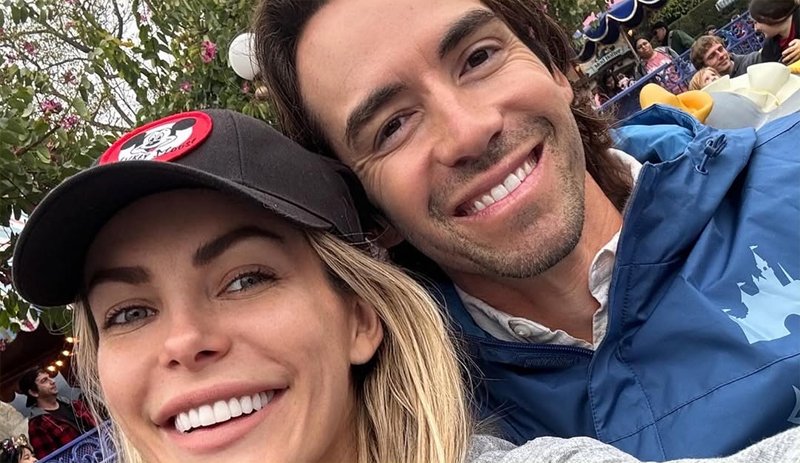 A viúva de Hugh Hefner, Crystal Harris, se casa com James Ward em uma cerimônia em uma ilha particular sem convidados | Crystal Harris, Crystal Hefner, James Ward, casamento | Notícias e fofocas sobre celebridades | Entretenimento, fotos e vídeos