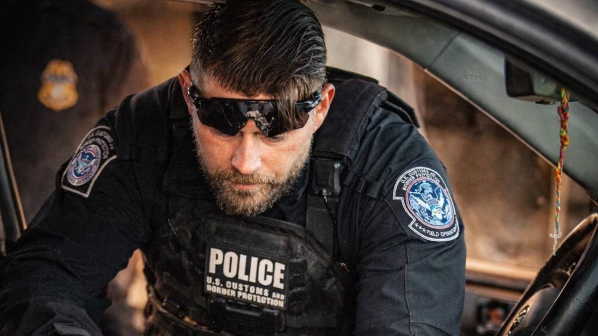 Agentes do CBP fazem uma parada em 2005 no subúrbio do Texas e encontram quase US$ 1 milhão em drogas