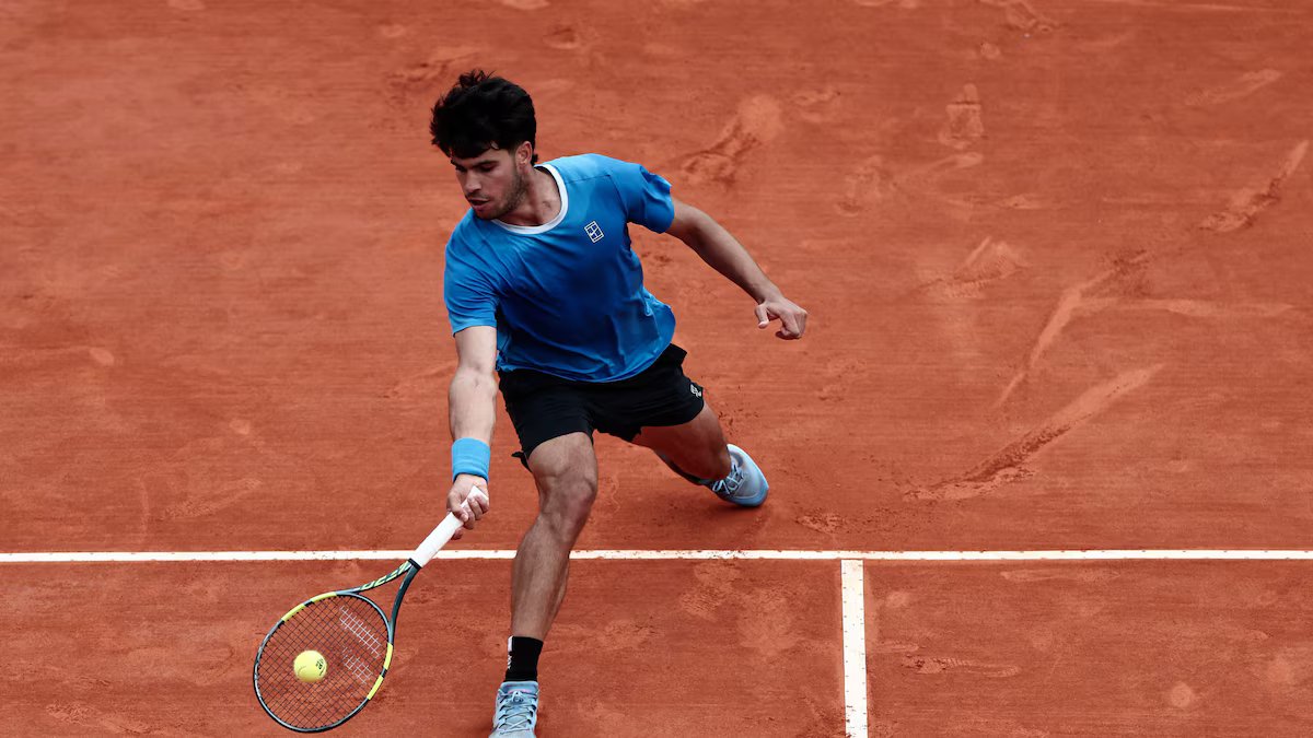 Alcaraz busca reconquistar o título de Monte Carlo contra Sinner com o primeiro lugar em jogo.