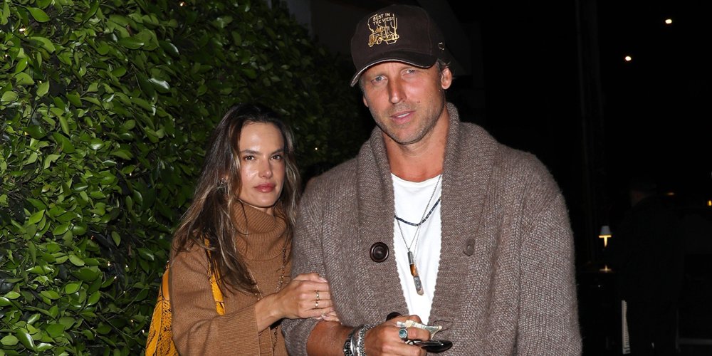 Alessandra Ambrosio e namorado Buck Palmer curtem encontro noturno em Santa Mônica | Alessandra Ambrosio, Buck Palmer, fotos espontâneas | Notícias e fofocas sobre celebridades | Entretenimento, fotos e vídeos