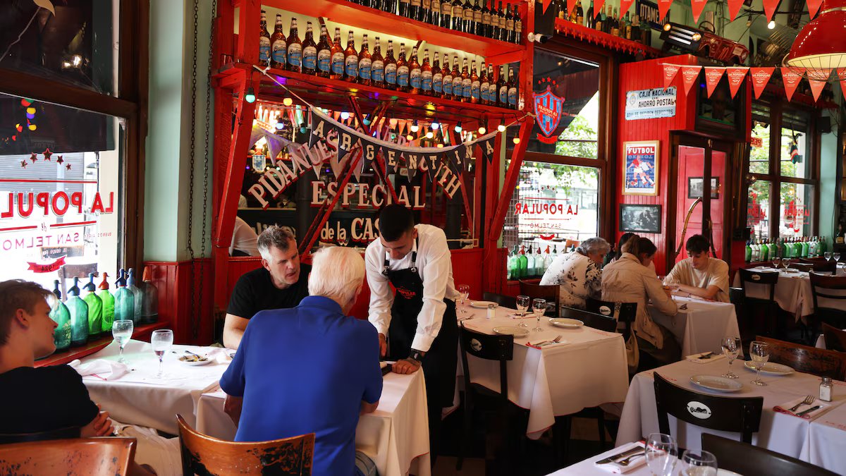 Amigos de infância, eles se reencontraram já adultos e abriram um restaurante em San Telmo