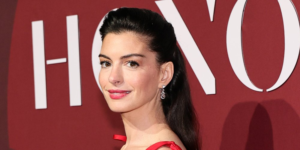 Anne Hathaway, eleita a ‘estrela mais bonita do mundo’ em 2026 pela ‘People’, revela qual pergunta da turnê de imprensa de ‘Dark Knight Rises’ de 2012 a incomodou | Anne Hathaway | Notícias e fofocas sobre celebridades | Entretenimento, fotos e vídeos