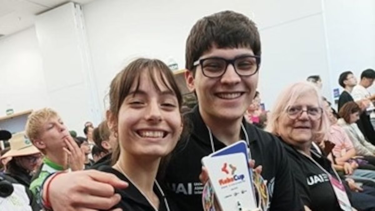 Argentino de 16 anos vence campeonatos mundiais programando robôs para salvar vidas