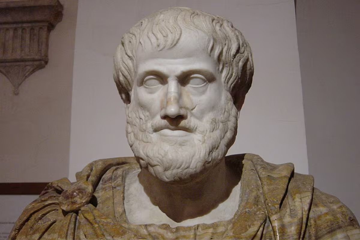 Aristóteles “A amizade é uma alma que vive em dois corpos, um coração que vive em duas almas”