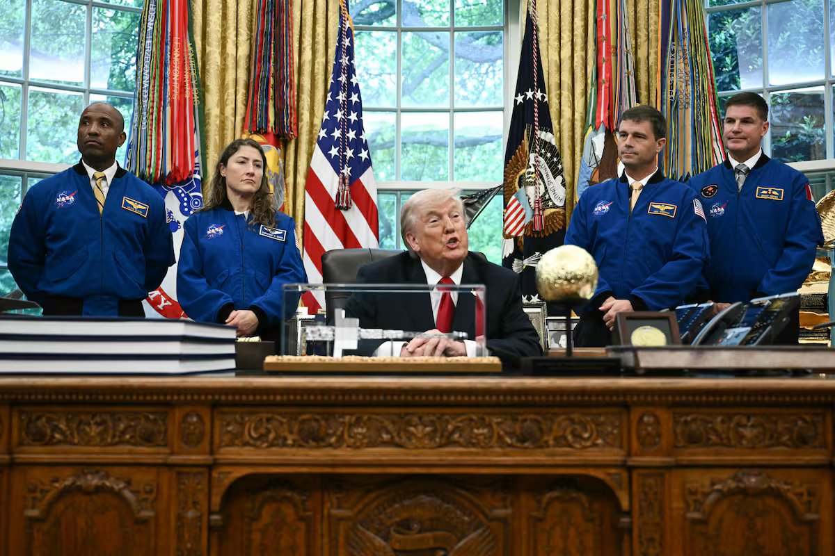 Ártemis II. Trump deu as boas-vindas aos astronautas na Casa Branca e prometeu retornar à Lua até 2029.