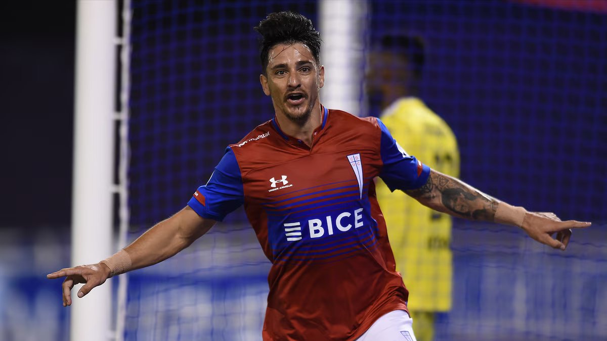 As armas de La Católica, o brasão da Argentina, a mão de Garnero e o estádio que virou fortaleza