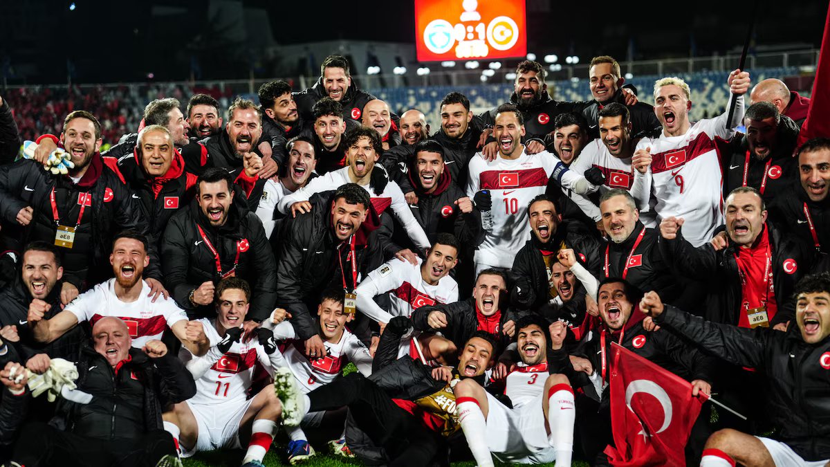 As nações anfitriãs Bósnia e Herzegovina, República Checa e Turquia completaram os seus grupos