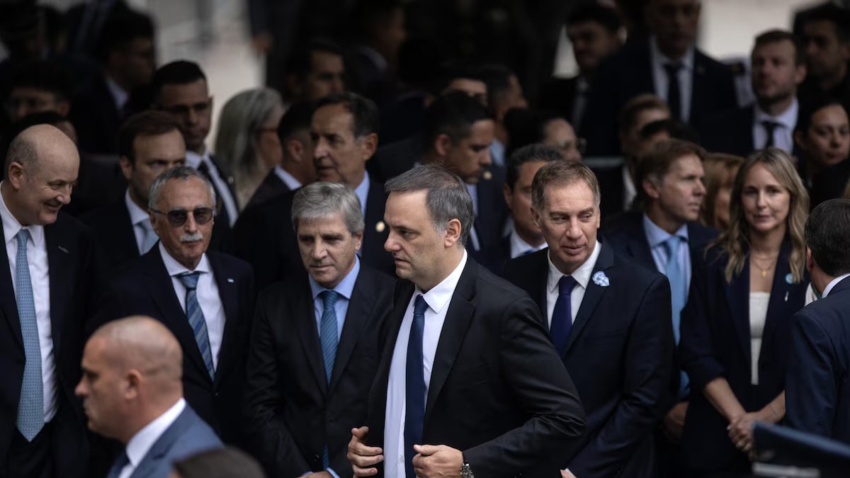 As tropas digitais liberais ficaram longe da defesa de Adorni