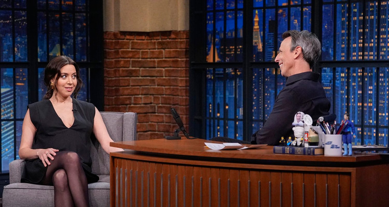 Aubrey Plaza pede a Seth Meyers para falar sobre seu bebê – assista agora! | Praça Aubrey, Seth Meyers | Notícias e fofocas sobre celebridades | Entretenimento, fotos e vídeos
