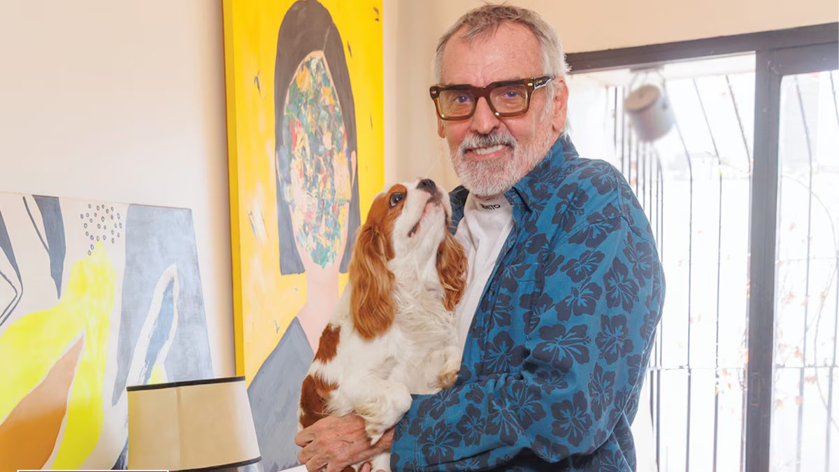 Benito Fernández. Ele abre as portas de seu novo apartamento na “conveniente” Recoleta para seus netos. “Eles são minha prioridade.”