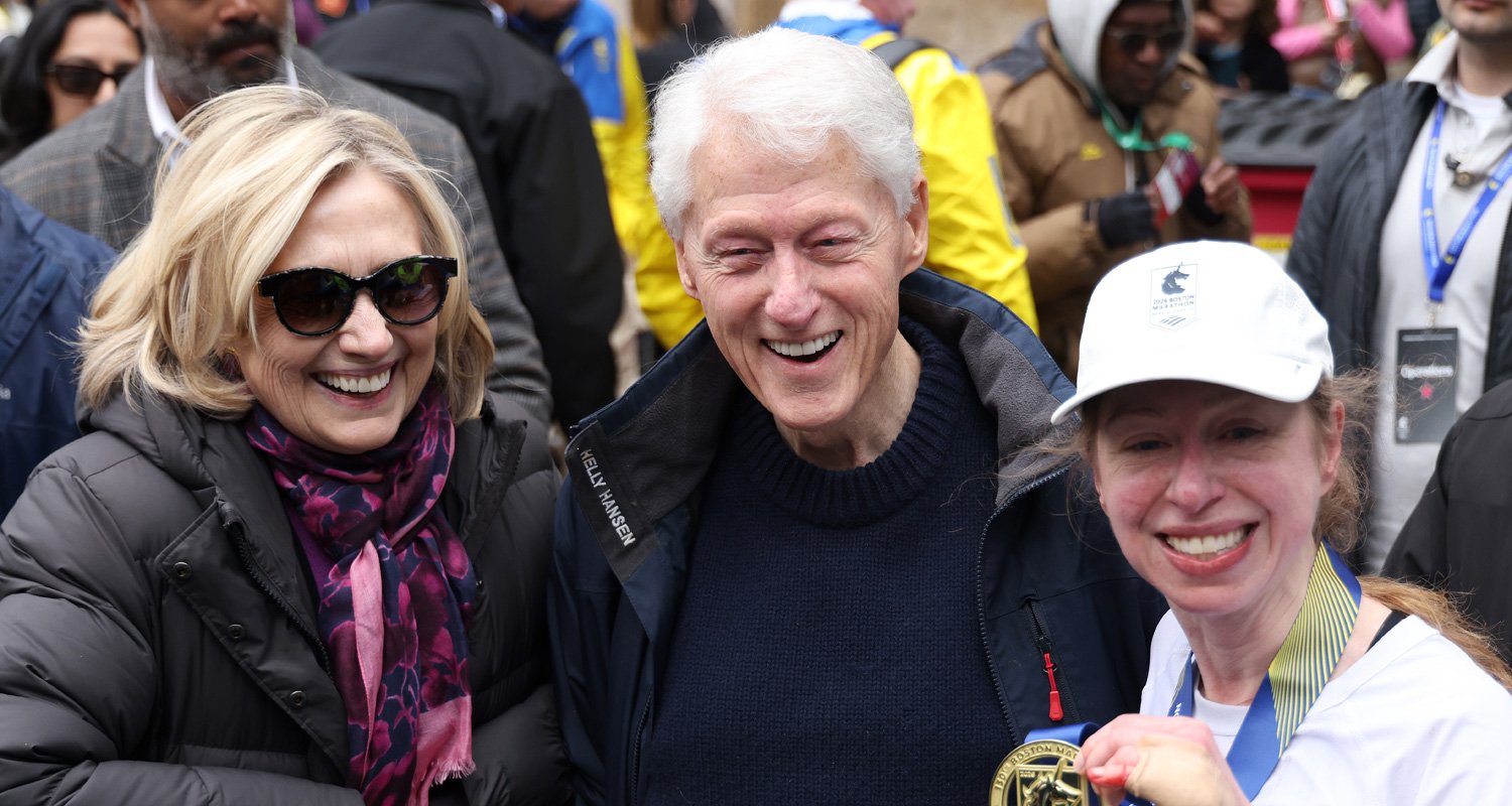 Bill e Hillary Clinton cumprimentam a filha Chelsea na linha de chegada da Maratona de Boston de 2026 | Bill Clinton, Chelsea Clinton, Hillary Clinton | Notícias e fofocas sobre celebridades | Entretenimento, fotos e vídeos